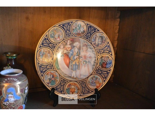 Bord van limoges in porselein en versierd met bladgoud - afbeelding 1 van  2