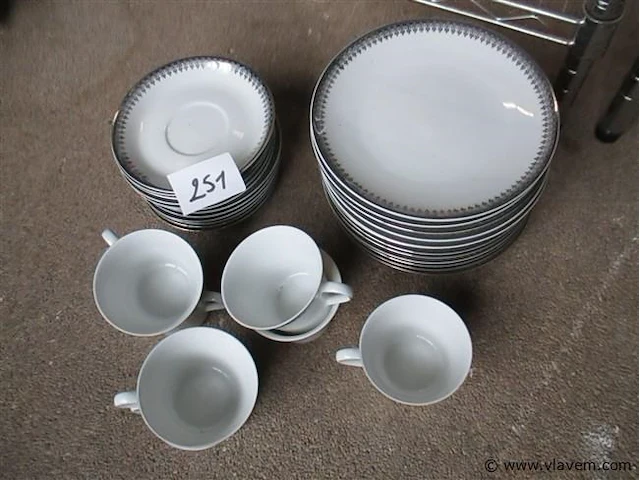 Borden set - afbeelding 1 van  2