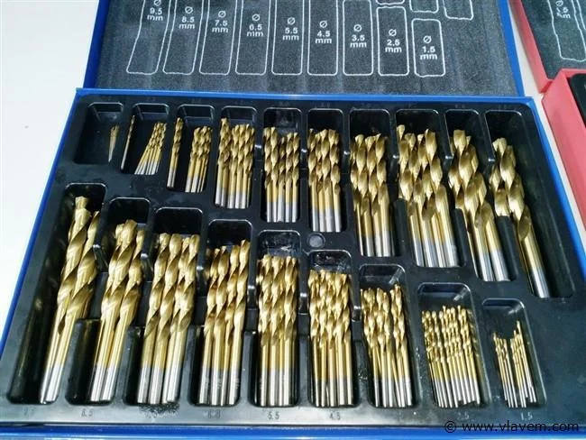 Grote partij nieuw garagemateriaal en div. gereedschap wo. lassen, slijpen, boren enz.