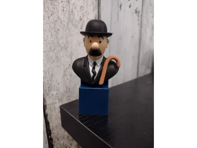 Borstbeeld detective janssen - afbeelding 2 van  4