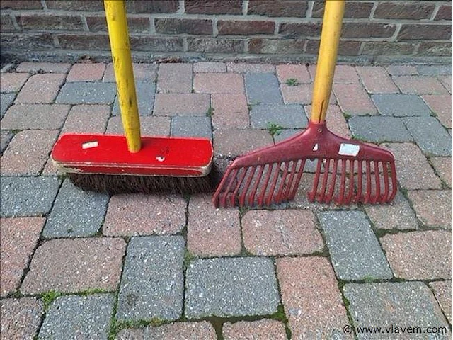 Borstel en bladhark - afbeelding 2 van  3