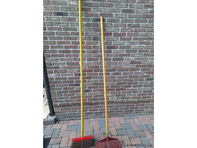 Borstel en bladhark - afbeelding 3 van  3