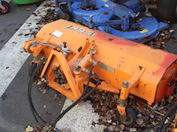 Borstelmachine iseki kl 130 hydr a, bj 2009 - afbeelding 2 van  4