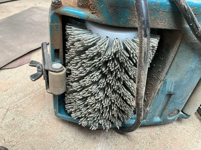 Borstelschuurmachine makita 9471 - afbeelding 4 van  4