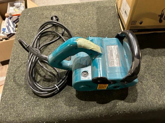 Borstelschuurmachine makita - afbeelding 1 van  4