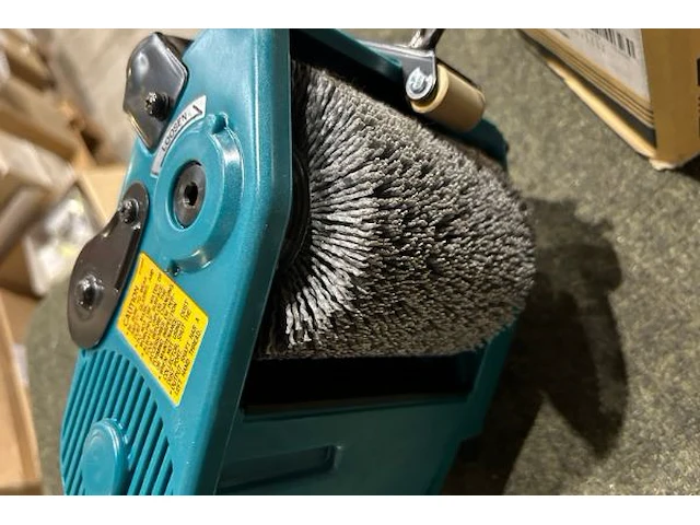 Borstelschuurmachine makita - afbeelding 2 van  4