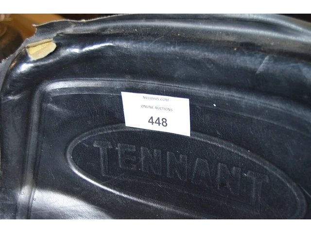 Borstelwagen tennant 215e met oplader - afbeelding 2 van  16