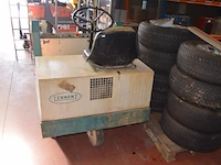 Borstelwagen tennant 215e met oplader - afbeelding 6 van  16