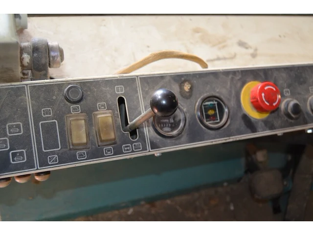 Borstelwagen tennant 215e met oplader - afbeelding 7 van  16