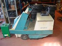 Borstelwagen tennant 215e met oplader - afbeelding 1 van  16