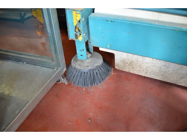 Borstelwagen tennant 215e met oplader - afbeelding 12 van  16