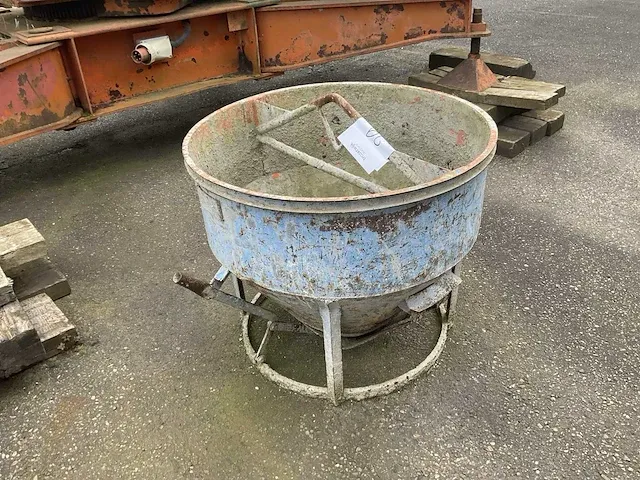 Boscaro betonkubel - afbeelding 1 van  4