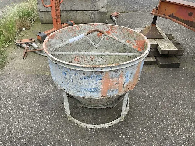 Boscaro betonkubel - afbeelding 2 van  4