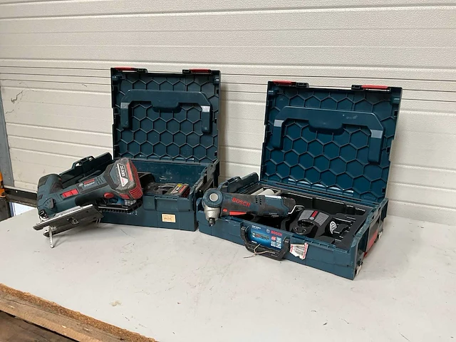 Bosch divers accugereedschap (2x) - afbeelding 1 van  12