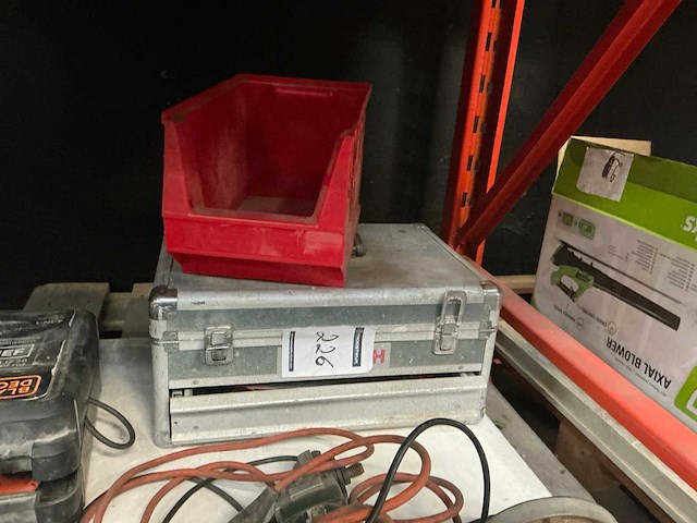 Bosch gereedschapskoffer - afbeelding 1 van  3