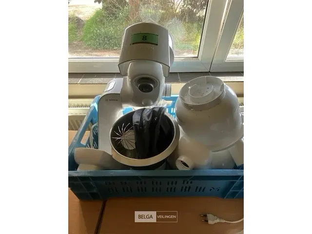 Bosch keukenrobot met diverse accessoires - afbeelding 1 van  4