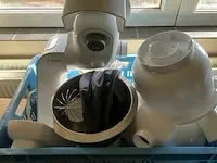 Bosch keukenrobot met diverse accessoires - afbeelding 1 van  4