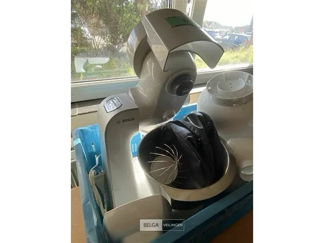Bosch keukenrobot met diverse accessoires - afbeelding 2 van  4