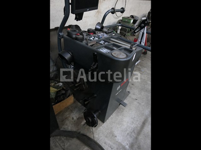 Bosch wbe 4140 s5q wheel balancer - afbeelding 8 van  14