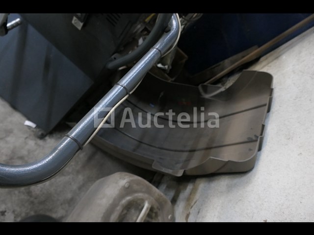 Bosch wbe 4140 s5q wheel balancer - afbeelding 10 van  14