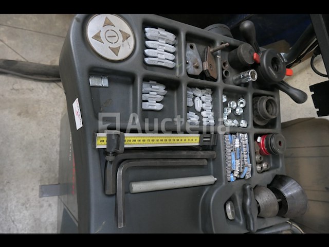 Bosch wbe 4140 s5q wheel balancer - afbeelding 12 van  14