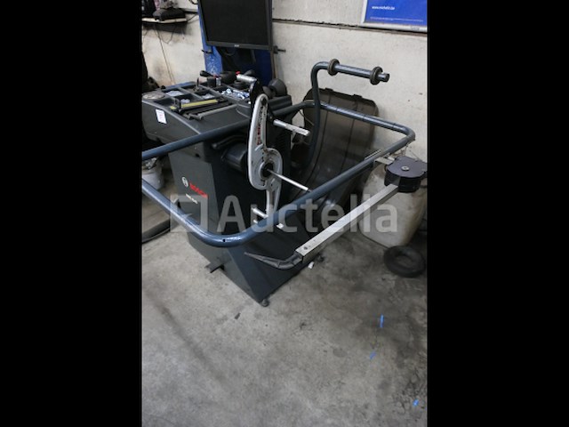 Bosch wbe 4140 s5q wheel balancer - afbeelding 14 van  14