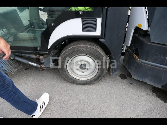Boschung s2 knikgestuurde veegwagen - afbeelding 13 van  40