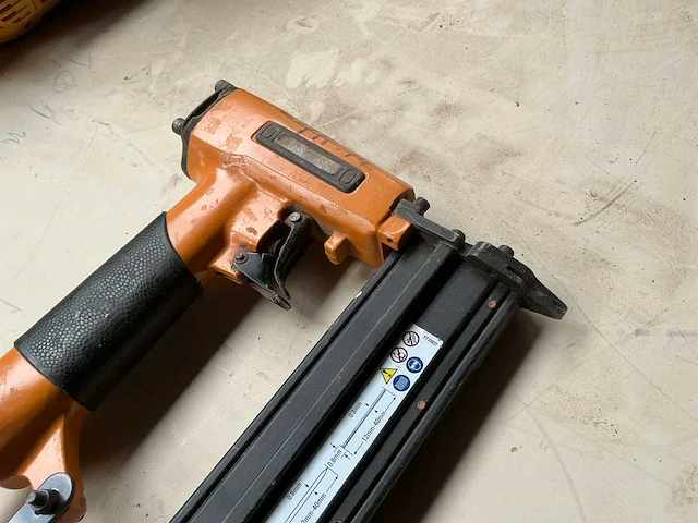 Bostitch mb2140-e pneumatische tacker - afbeelding 2 van  7