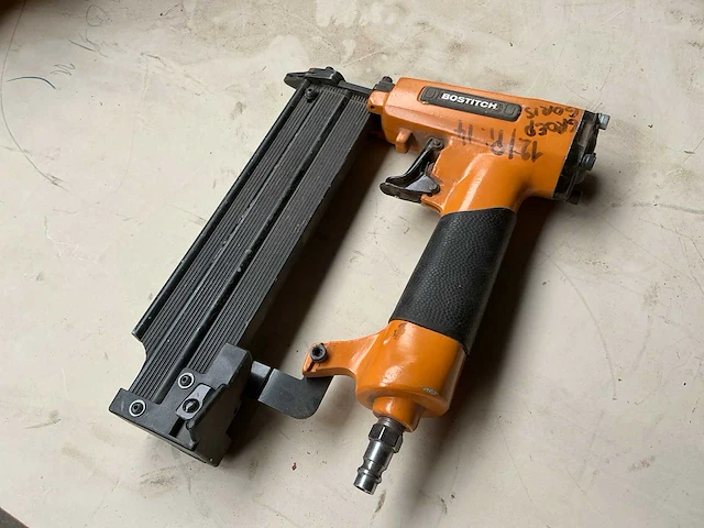 Bostitch mb2140-e pneumatische tacker - afbeelding 4 van  7