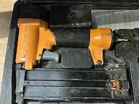 Bostitch pneumatische tacker - afbeelding 2 van  3