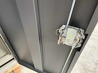 Bott metalen kast met 2 planken en slot - afbeelding 4 van  9
