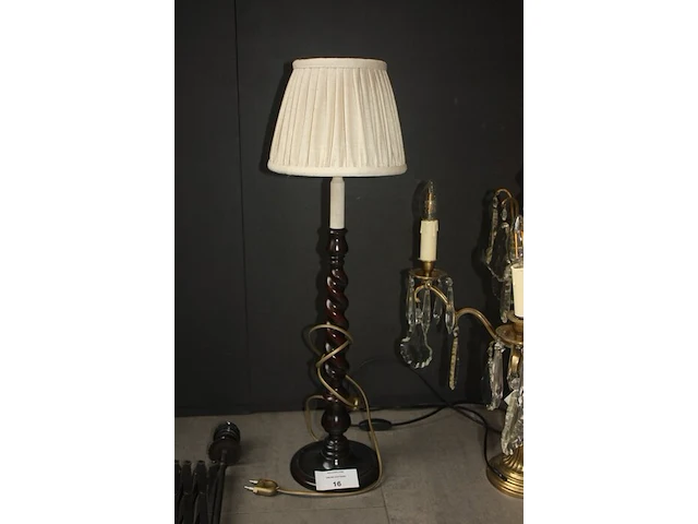 Bouiliote lamp met kristallen pendels, metalen wandlamp, tafellamp met stoffen kap (66,67,68) - afbeelding 3 van  5