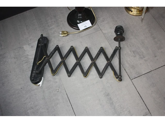 Bouiliote lamp met kristallen pendels, metalen wandlamp, tafellamp met stoffen kap (66,67,68) - afbeelding 4 van  5
