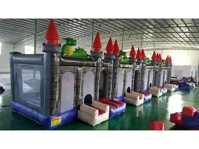 Bouncy castle new - afbeelding 1 van  6