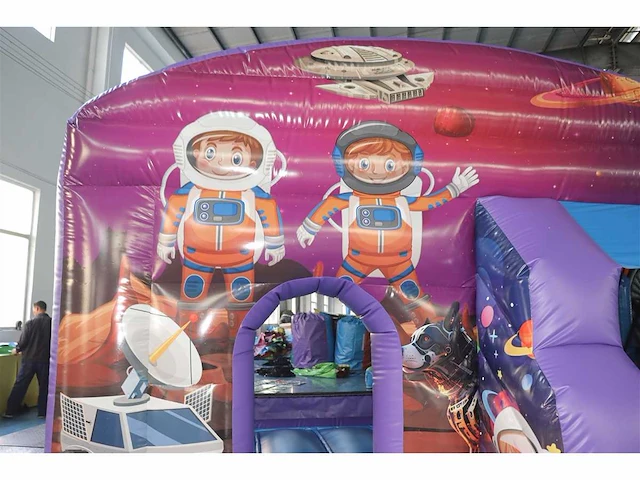 Bouncy castle 'space' - afbeelding 5 van  9