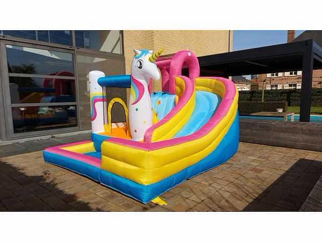 Bouncy castle 'unicorn' - afbeelding 3 van  6
