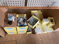 Bouten en ringen - afbeelding 1 van  6