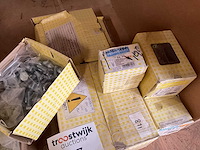 Bouten en ringen - afbeelding 6 van  6