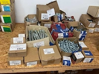 Bouten ringen moeren houtbouten - afbeelding 1 van  7