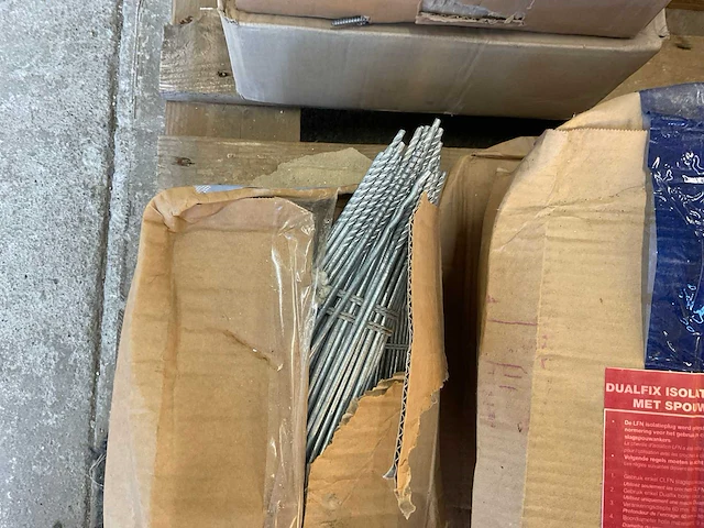 Bouw- en bevestigingsmateriaal - afbeelding 4 van  8