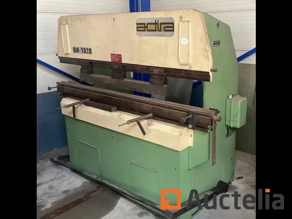 Bouw apparatuur, banden en metaal
