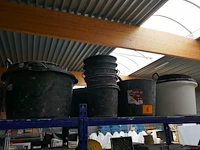Bouwemmers en mortelkuipen - afbeelding 1 van  2