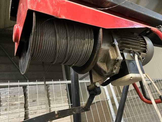 Bouwlier hijslier met portiek max 300 kg - afbeelding 6 van  12