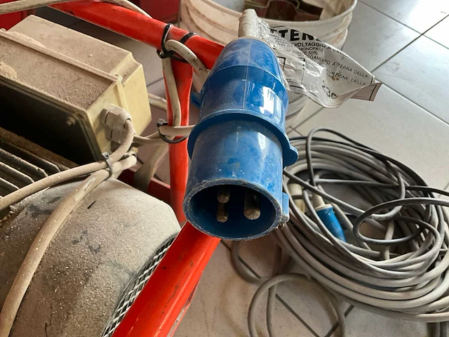 Bouwlift hijslier met portiek 400kg kabel 25 m - afbeelding 7 van  16