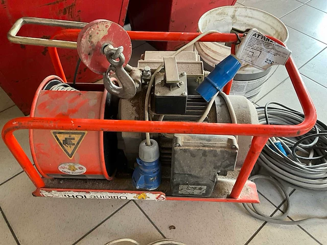 Bouwlift hijslier met portiek 400kg kabel 25 m - afbeelding 8 van  16