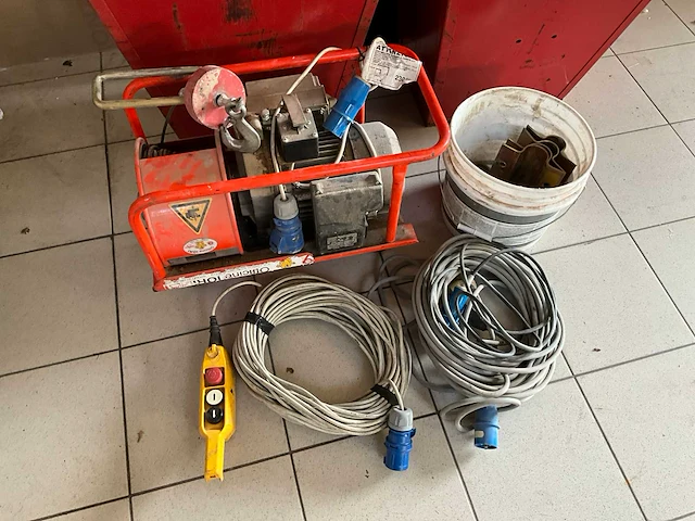 Bouwlift hijslier met portiek 400kg kabel 25 m - afbeelding 15 van  16