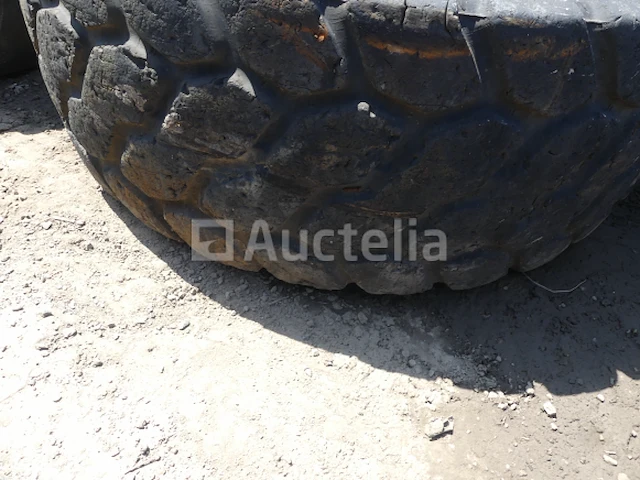 Bouwmachine band bridgestone 23.5 r 25 - afbeelding 3 van  3