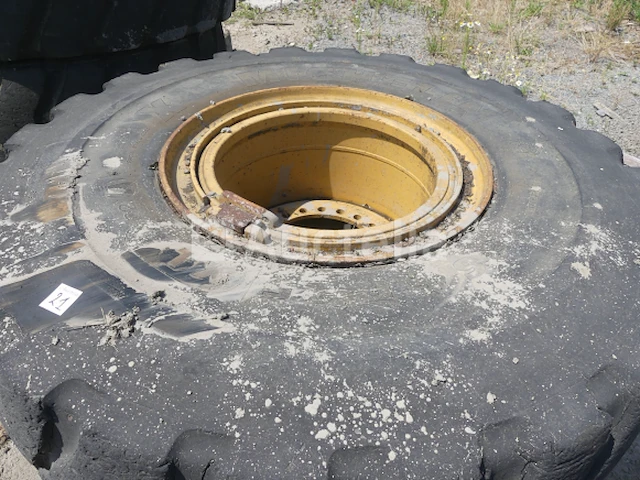Bouwmachine band michelin 26.5 r 25 - afbeelding 3 van  3