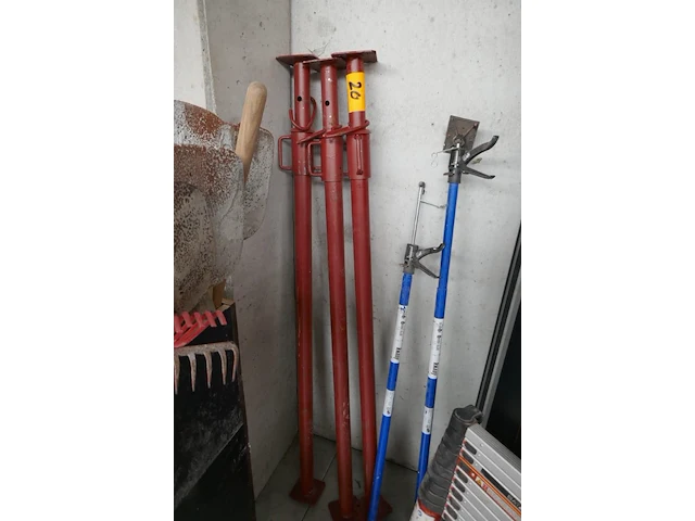 Bouwschoren + telescopische steunpalen - afbeelding 1 van  4