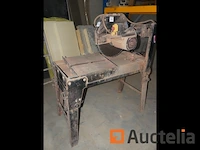 Bouwzaag op tafel onbekende merk en model - afbeelding 1 van  4